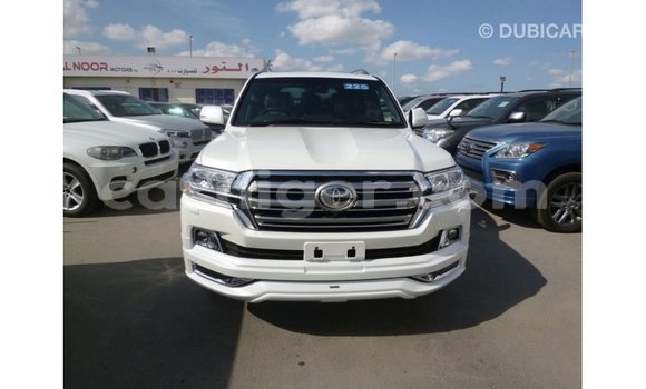 Sayi Imported Toyota Land Cruiser White Babbar mota in Import - Dubai a Agadez Sayi Imported Toyota Land Cruiser White Babbar mota in Import - Dubai a Agadez