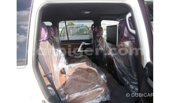 Sayi Imported Toyota Land Cruiser White Babbar mota in Import - Dubai a Agadez Sayi Imported Toyota Land Cruiser White Babbar mota in Import - Dubai a Agadez