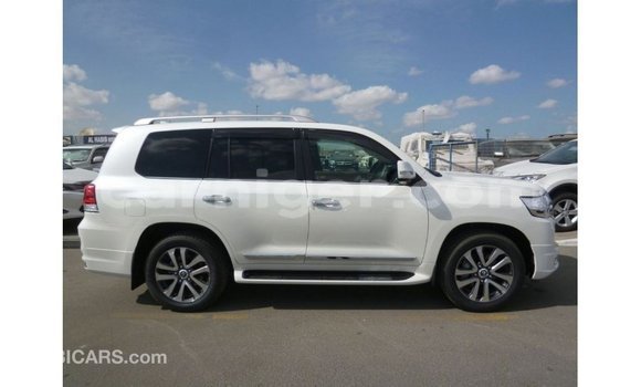 Sayi Imported Toyota Land Cruiser White Babbar mota in Import - Dubai a Agadez Sayi Imported Toyota Land Cruiser White Babbar mota in Import - Dubai a Agadez