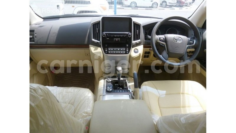 Big with watermark toyota land cruiser agadez import dubai 6134