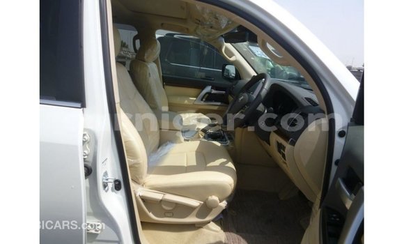Acheter Import Utilitaire Toyota Land Cruiser Blanc à Import - Dubai, Agadez Acheter Import Utilitaire Toyota Land Cruiser Blanc à Import - Dubai, Agadez