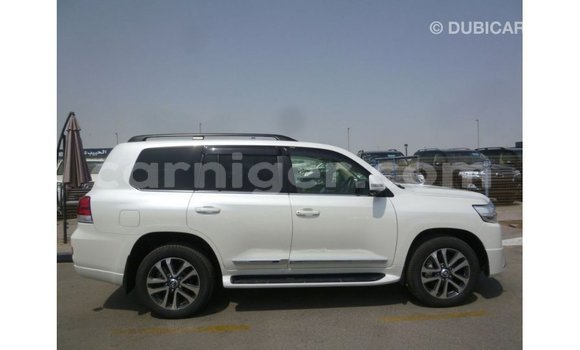 Acheter Import Utilitaire Toyota Land Cruiser Blanc à Import - Dubai, Agadez Acheter Import Utilitaire Toyota Land Cruiser Blanc à Import - Dubai, Agadez