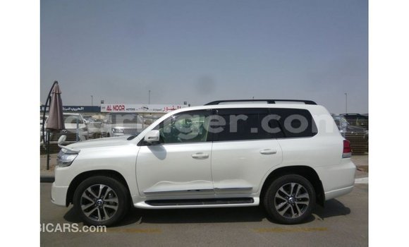 Acheter Import Utilitaire Toyota Land Cruiser Blanc à Import - Dubai, Agadez Acheter Import Utilitaire Toyota Land Cruiser Blanc à Import - Dubai, Agadez