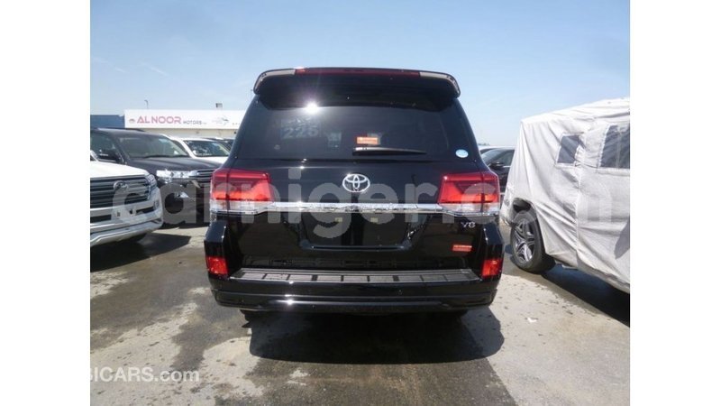 Big with watermark toyota land cruiser agadez import dubai 6135