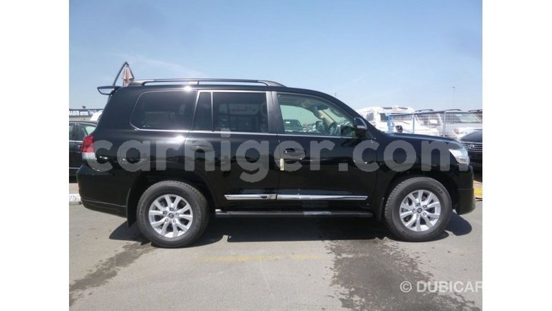 Big with watermark toyota land cruiser agadez import dubai 6135