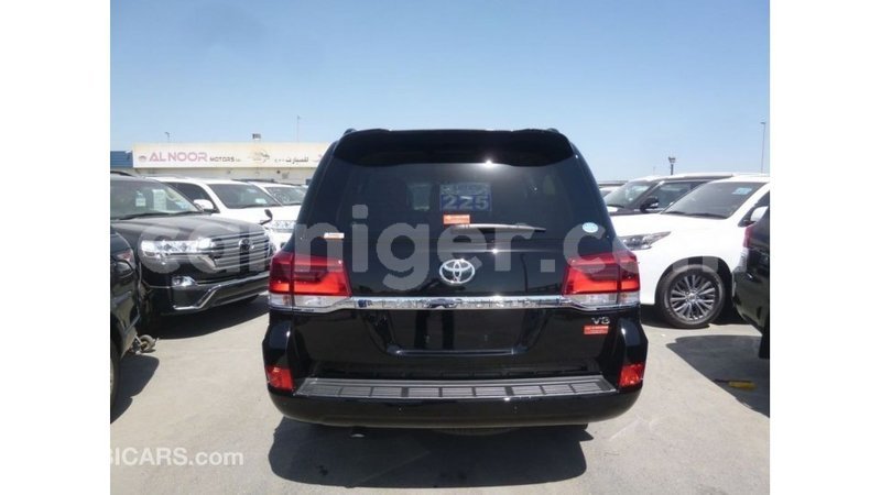 Big with watermark toyota land cruiser agadez import dubai 6136