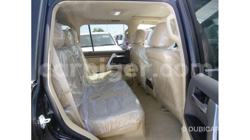 Big with watermark toyota land cruiser agadez import dubai 6136