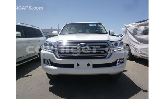 اشتري Imported Toyota Land Cruiser White شاحنة في Import - Dubai في أغاديز اشتري Imported Toyota Land Cruiser White شاحنة في Import - Dubai في أغاديز