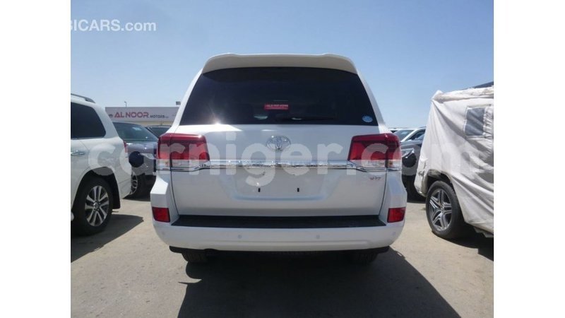 Big with watermark toyota land cruiser agadez import dubai 6137