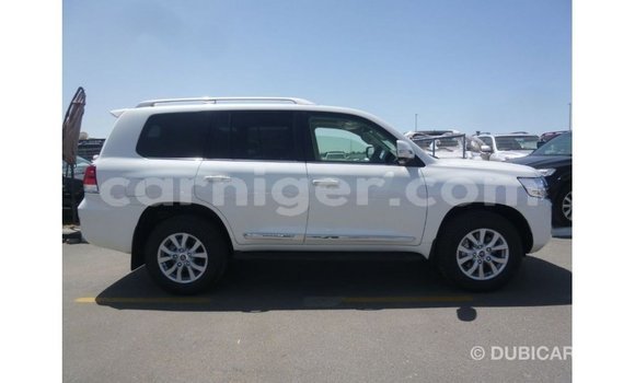 اشتري Imported Toyota Land Cruiser White شاحنة في Import - Dubai في أغاديز اشتري Imported Toyota Land Cruiser White شاحنة في Import - Dubai في أغاديز