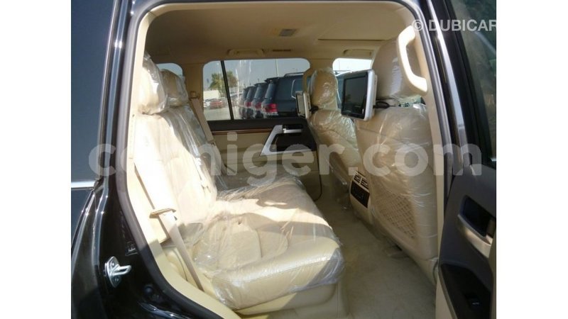 Big with watermark toyota land cruiser agadez import dubai 6139