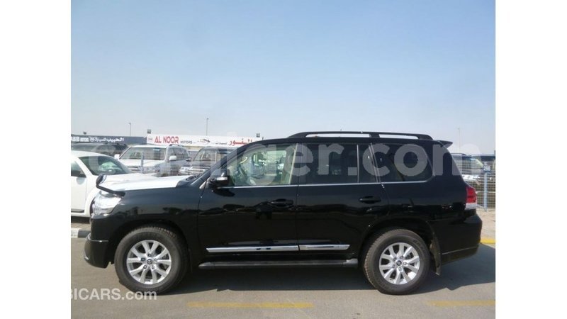 Big with watermark toyota land cruiser agadez import dubai 6139