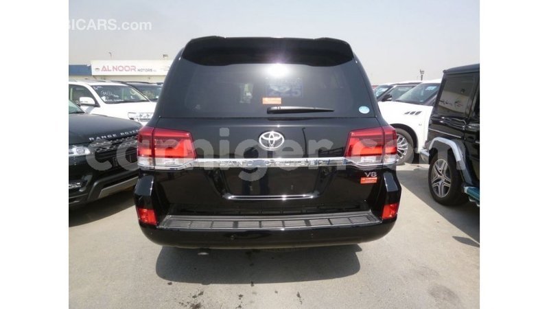 Big with watermark toyota land cruiser agadez import dubai 6140