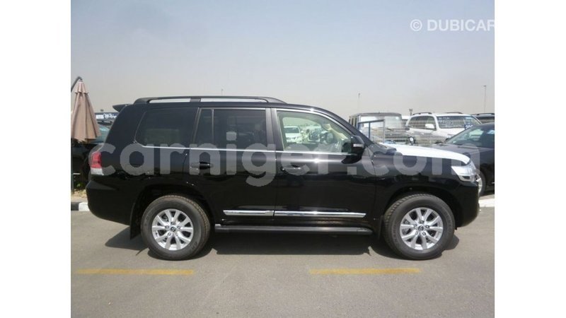 Big with watermark toyota land cruiser agadez import dubai 6140