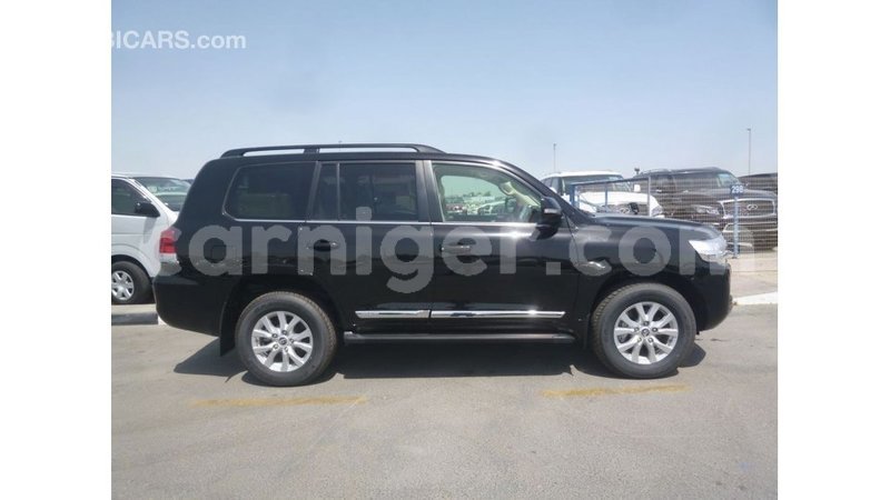 Big with watermark toyota land cruiser agadez import dubai 6141