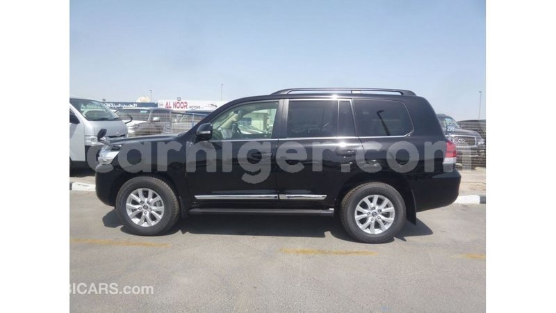 Big with watermark toyota land cruiser agadez import dubai 6141