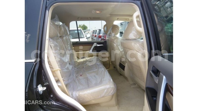 Big with watermark toyota land cruiser agadez import dubai 6142