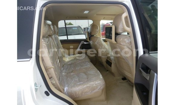 اشتري Imported Toyota Land Cruiser White شاحنة في Import - Dubai في أغاديز اشتري Imported Toyota Land Cruiser White شاحنة في Import - Dubai في أغاديز