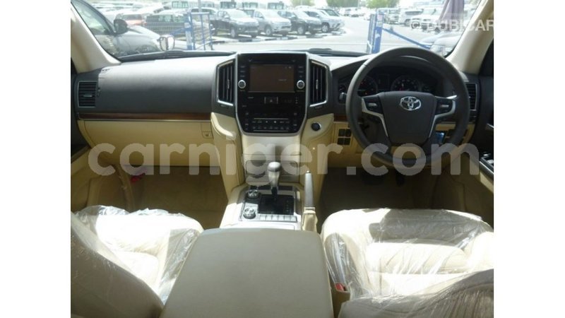 Big with watermark toyota land cruiser agadez import dubai 6145