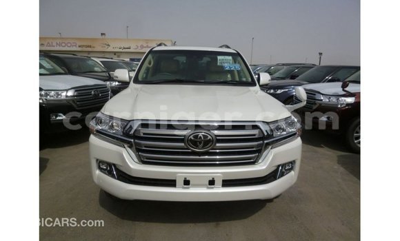 Sayi Imported Toyota Land Cruiser White Babbar mota in Import - Dubai a Agadez Sayi Imported Toyota Land Cruiser White Babbar mota in Import - Dubai a Agadez