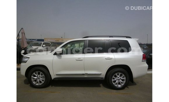 Sayi Imported Toyota Land Cruiser White Babbar mota in Import - Dubai a Agadez Sayi Imported Toyota Land Cruiser White Babbar mota in Import - Dubai a Agadez