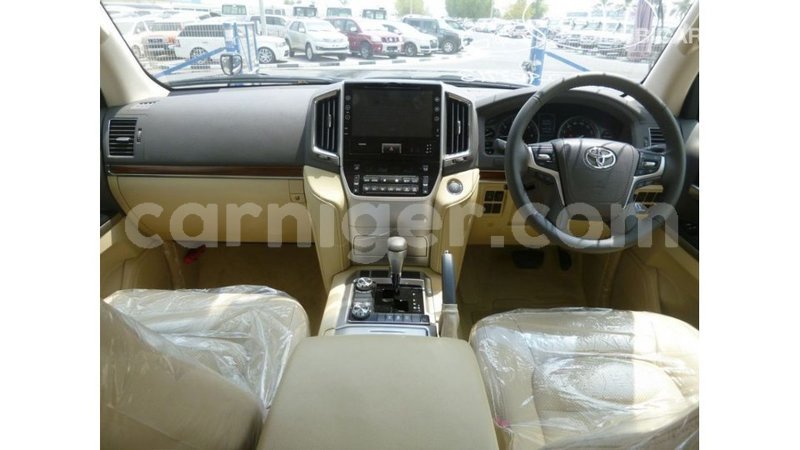 Big with watermark toyota land cruiser agadez import dubai 6147