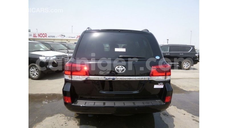 Big with watermark toyota land cruiser agadez import dubai 6147