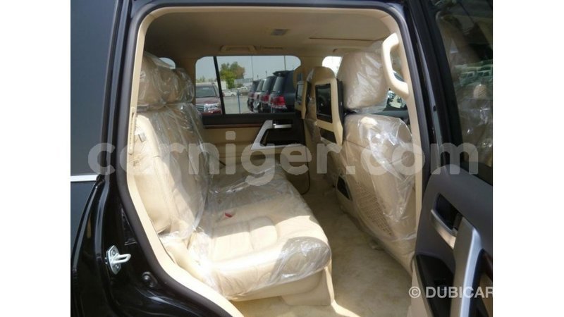 Big with watermark toyota land cruiser agadez import dubai 6147