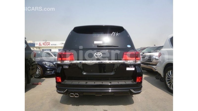 Big with watermark toyota land cruiser agadez import dubai 6151