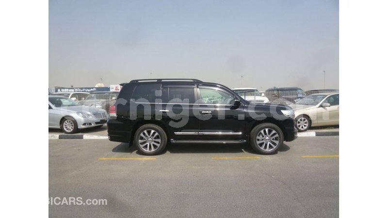 Big with watermark toyota land cruiser agadez import dubai 6151