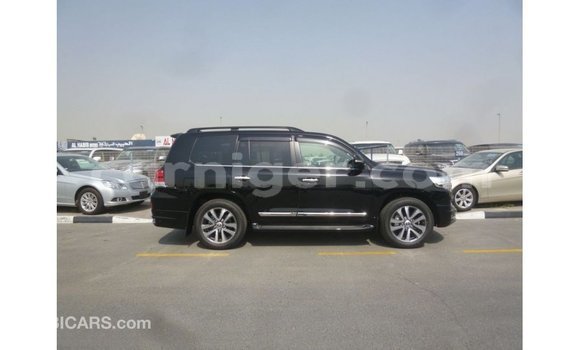 Acheter Import Utilitaire Toyota Land Cruiser Noir à Import - Dubai, Agadez Acheter Import Utilitaire Toyota Land Cruiser Noir à Import - Dubai, Agadez
