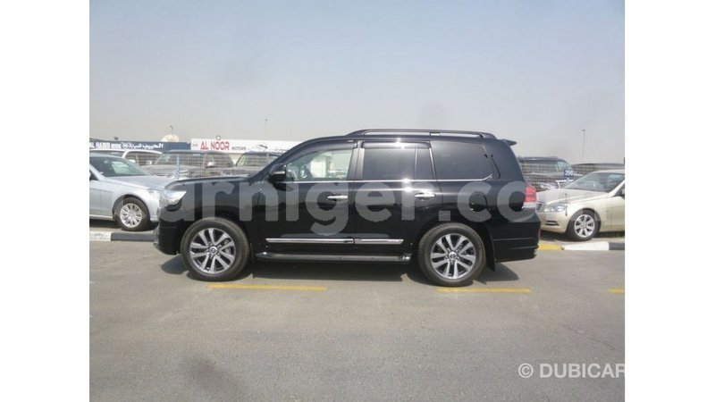 Big with watermark toyota land cruiser agadez import dubai 6151