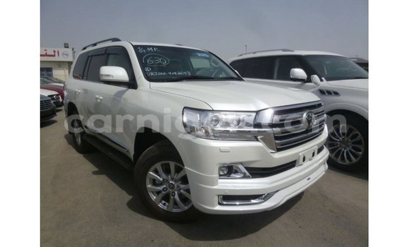Sayi Imported Toyota Land Cruiser White Babbar mota in Import - Dubai a Agadez Sayi Imported Toyota Land Cruiser White Babbar mota in Import - Dubai a Agadez