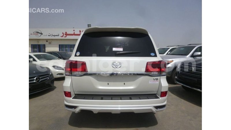 Big with watermark toyota land cruiser agadez import dubai 6152