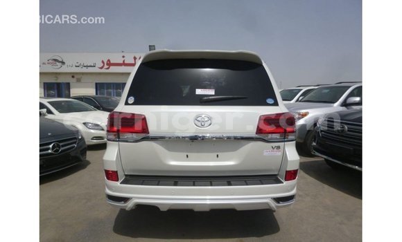 Sayi Imported Toyota Land Cruiser White Babbar mota in Import - Dubai a Agadez Sayi Imported Toyota Land Cruiser White Babbar mota in Import - Dubai a Agadez