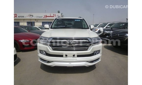 Sayi Imported Toyota Land Cruiser White Babbar mota in Import - Dubai a Agadez Sayi Imported Toyota Land Cruiser White Babbar mota in Import - Dubai a Agadez
