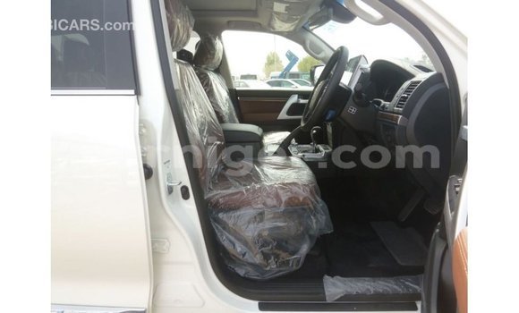 Sayi Imported Toyota Land Cruiser White Babbar mota in Import - Dubai a Agadez Sayi Imported Toyota Land Cruiser White Babbar mota in Import - Dubai a Agadez