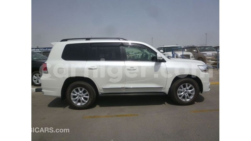 Big with watermark toyota land cruiser agadez import dubai 6152