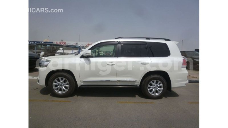 Big with watermark toyota land cruiser agadez import dubai 6152