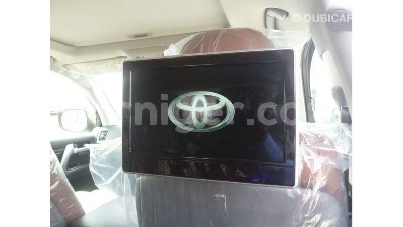 Big with watermark toyota land cruiser agadez import dubai 6152