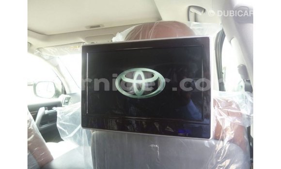 Sayi Imported Toyota Land Cruiser White Babbar mota in Import - Dubai a Agadez Sayi Imported Toyota Land Cruiser White Babbar mota in Import - Dubai a Agadez