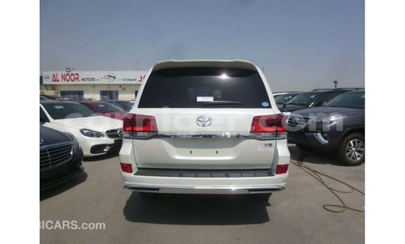 Acheter Import Utilitaire Toyota Land Cruiser Blanc à Import - Dubai, Agadez Acheter Import Utilitaire Toyota Land Cruiser Blanc à Import - Dubai, Agadez