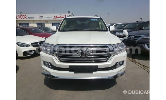 Acheter Import Utilitaire Toyota Land Cruiser Blanc à Import - Dubai, Agadez Acheter Import Utilitaire Toyota Land Cruiser Blanc à Import - Dubai, Agadez