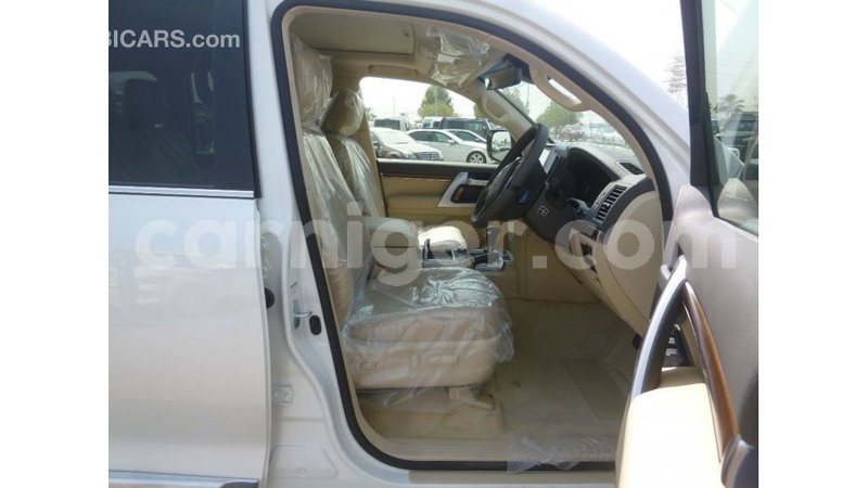 Big with watermark toyota land cruiser agadez import dubai 6153