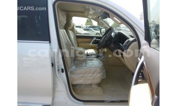 Acheter Import Utilitaire Toyota Land Cruiser Blanc à Import - Dubai, Agadez Acheter Import Utilitaire Toyota Land Cruiser Blanc à Import - Dubai, Agadez