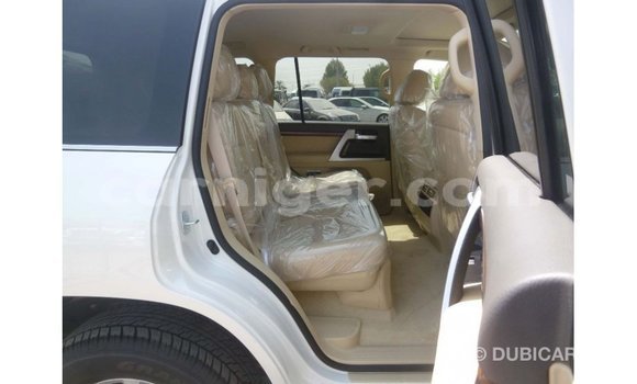 Acheter Import Utilitaire Toyota Land Cruiser Blanc à Import - Dubai, Agadez Acheter Import Utilitaire Toyota Land Cruiser Blanc à Import - Dubai, Agadez