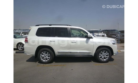 Acheter Import Utilitaire Toyota Land Cruiser Blanc à Import - Dubai, Agadez Acheter Import Utilitaire Toyota Land Cruiser Blanc à Import - Dubai, Agadez
