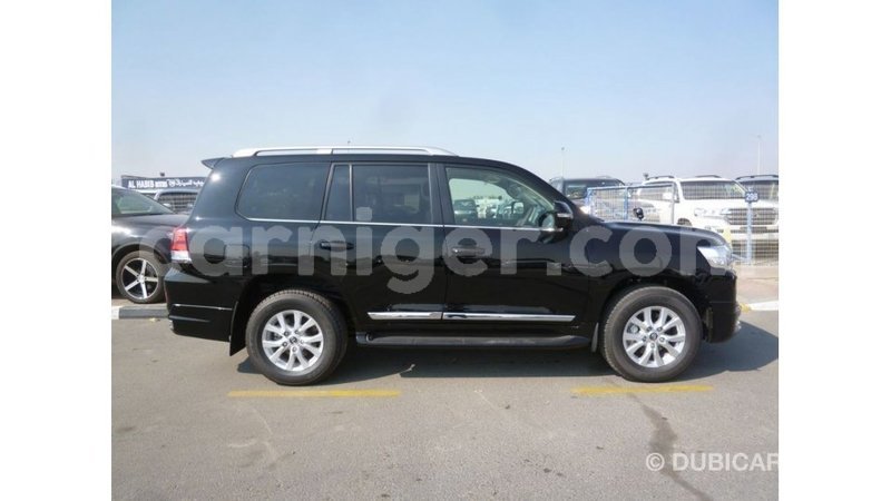 Big with watermark toyota land cruiser agadez import dubai 6154