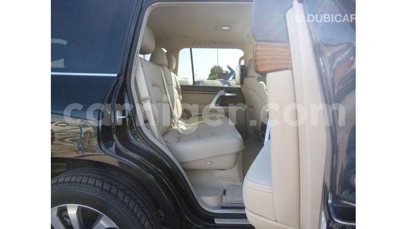 Big with watermark toyota land cruiser agadez import dubai 6155