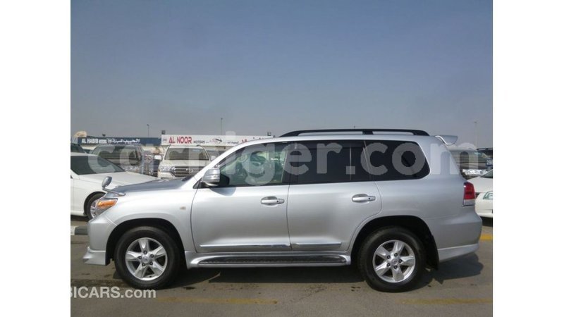 Big with watermark toyota land cruiser agadez import dubai 6156